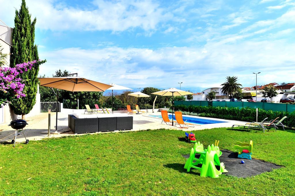 Bretia Apartments Sutivan Luaran gambar