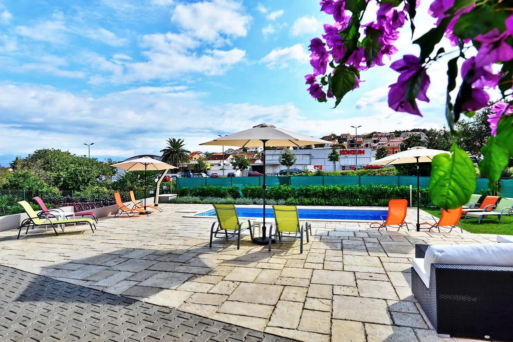 Bretia Apartments Sutivan Luaran gambar