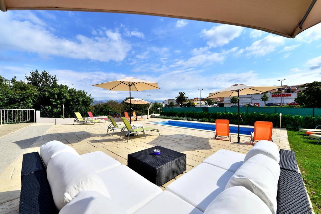 Bretia Apartments Sutivan Luaran gambar