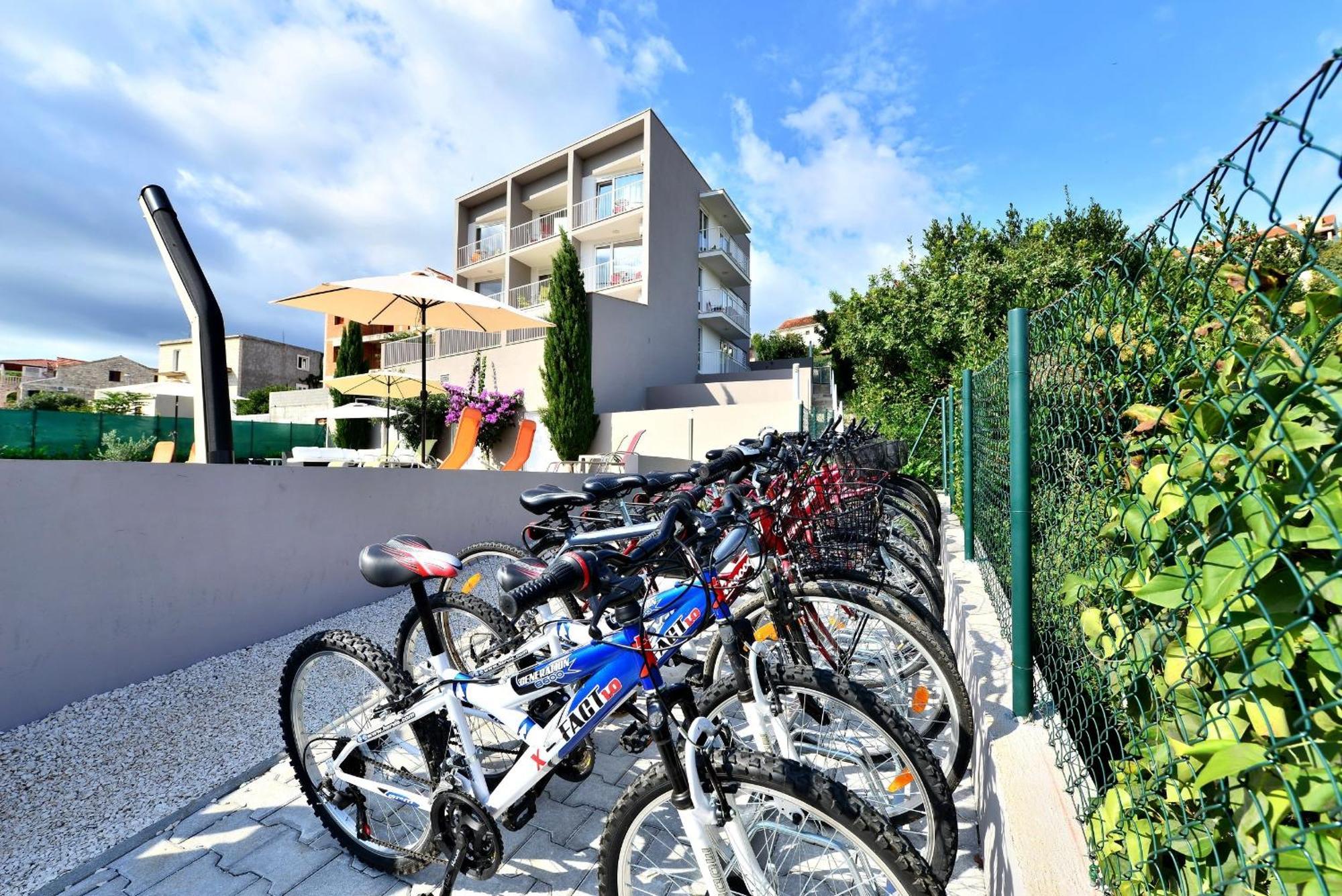 Bretia Apartments Sutivan Luaran gambar