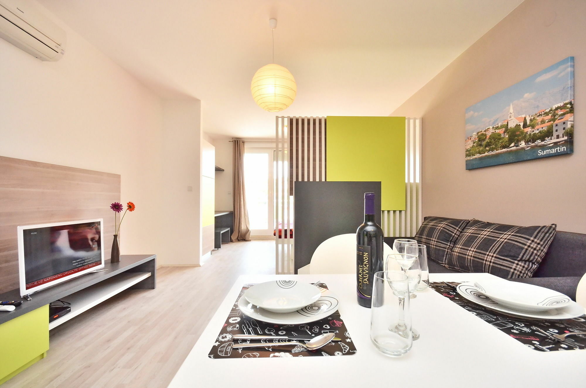 Bretia Apartments Sutivan Luaran gambar