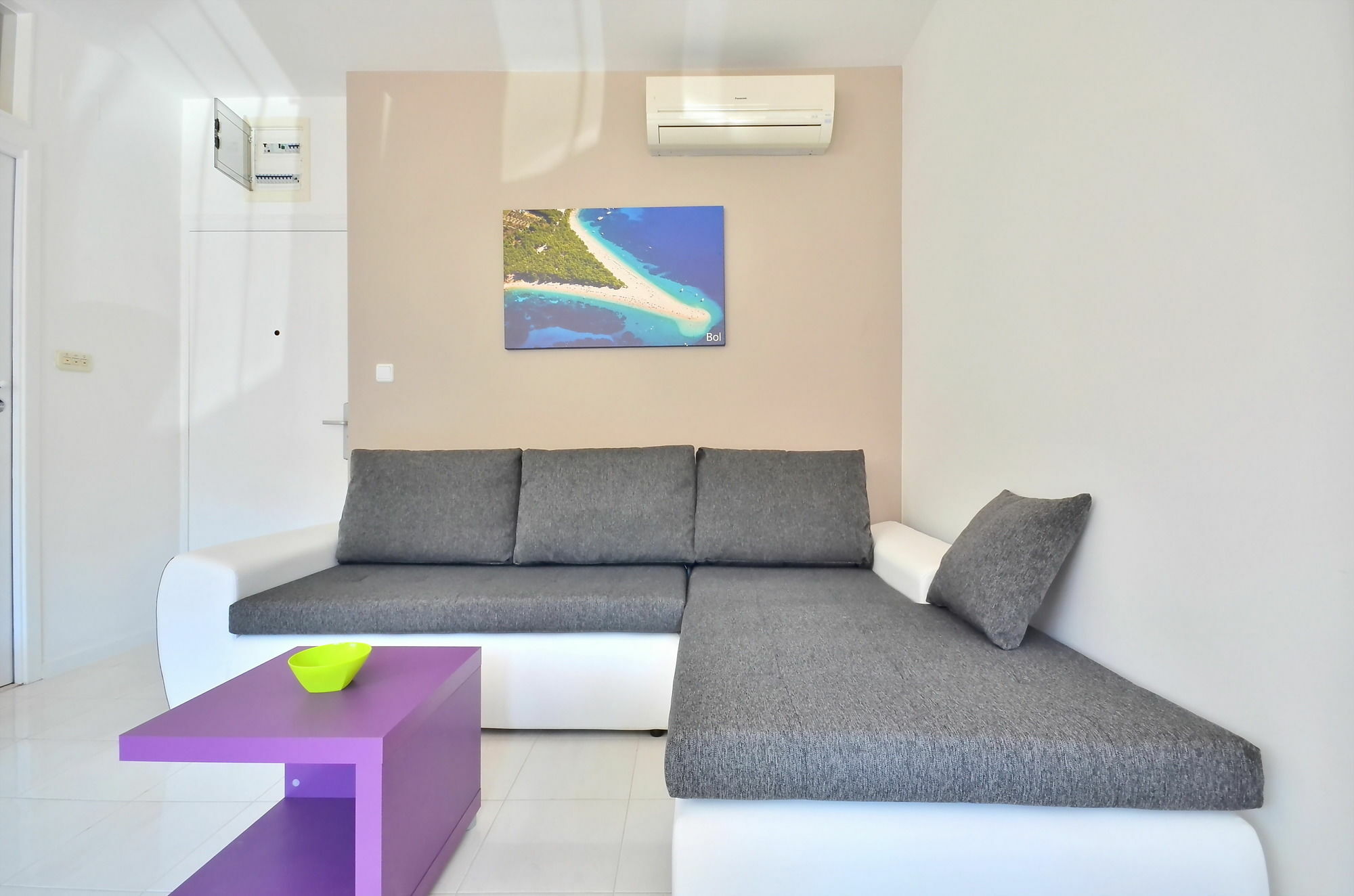 Bretia Apartments Sutivan Luaran gambar