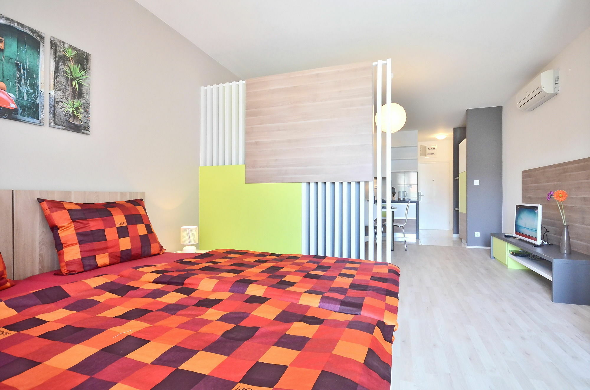 Bretia Apartments Sutivan Luaran gambar