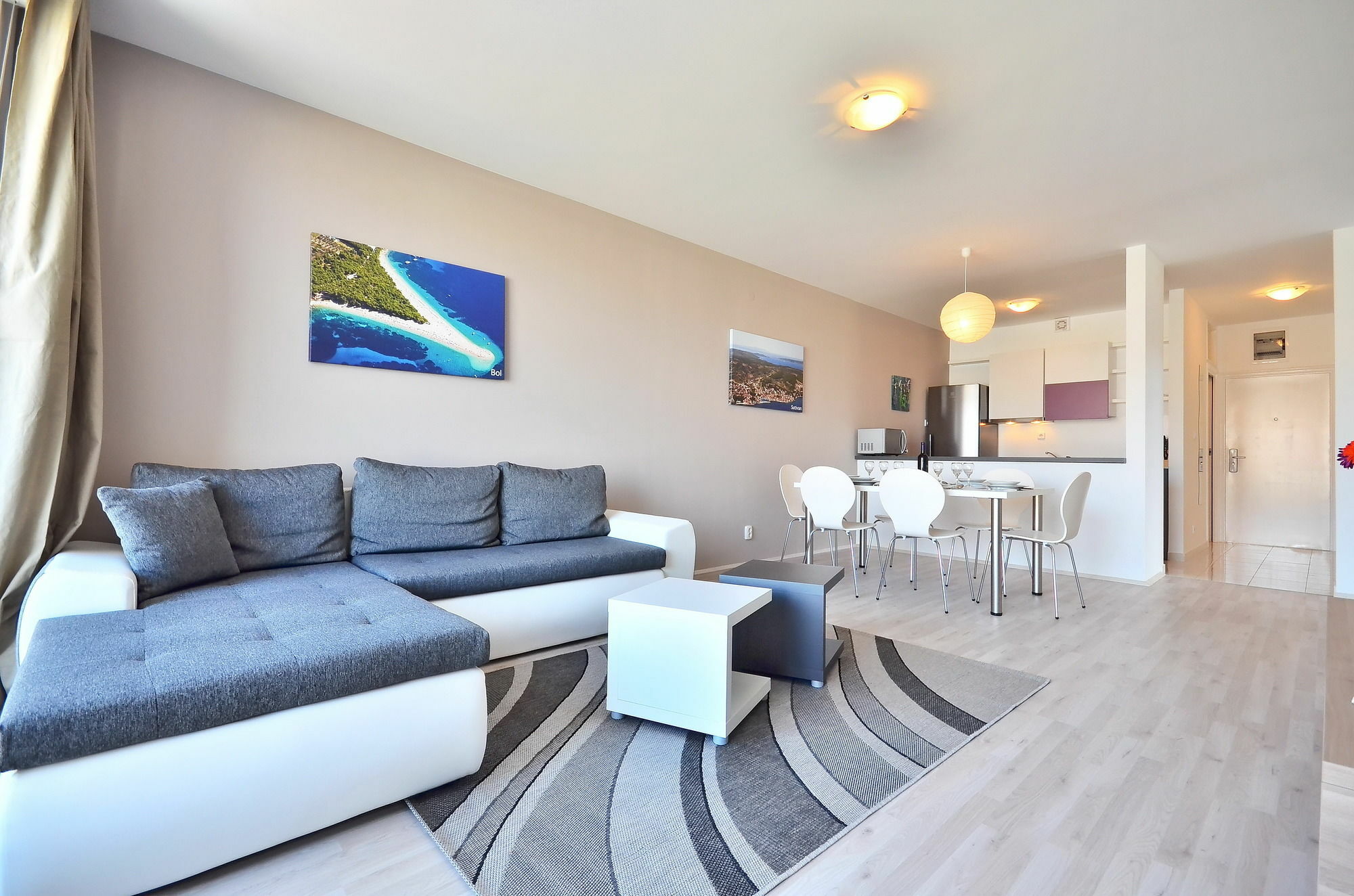 Bretia Apartments Sutivan Luaran gambar