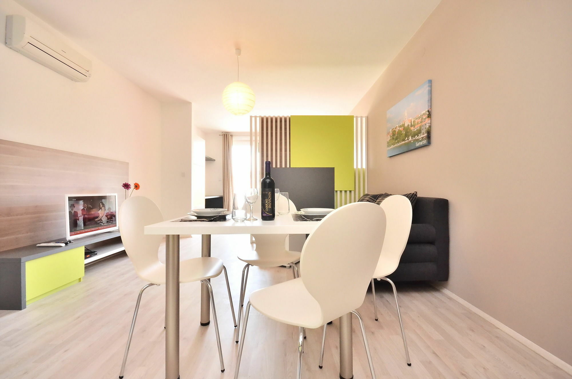 Bretia Apartments Sutivan Luaran gambar