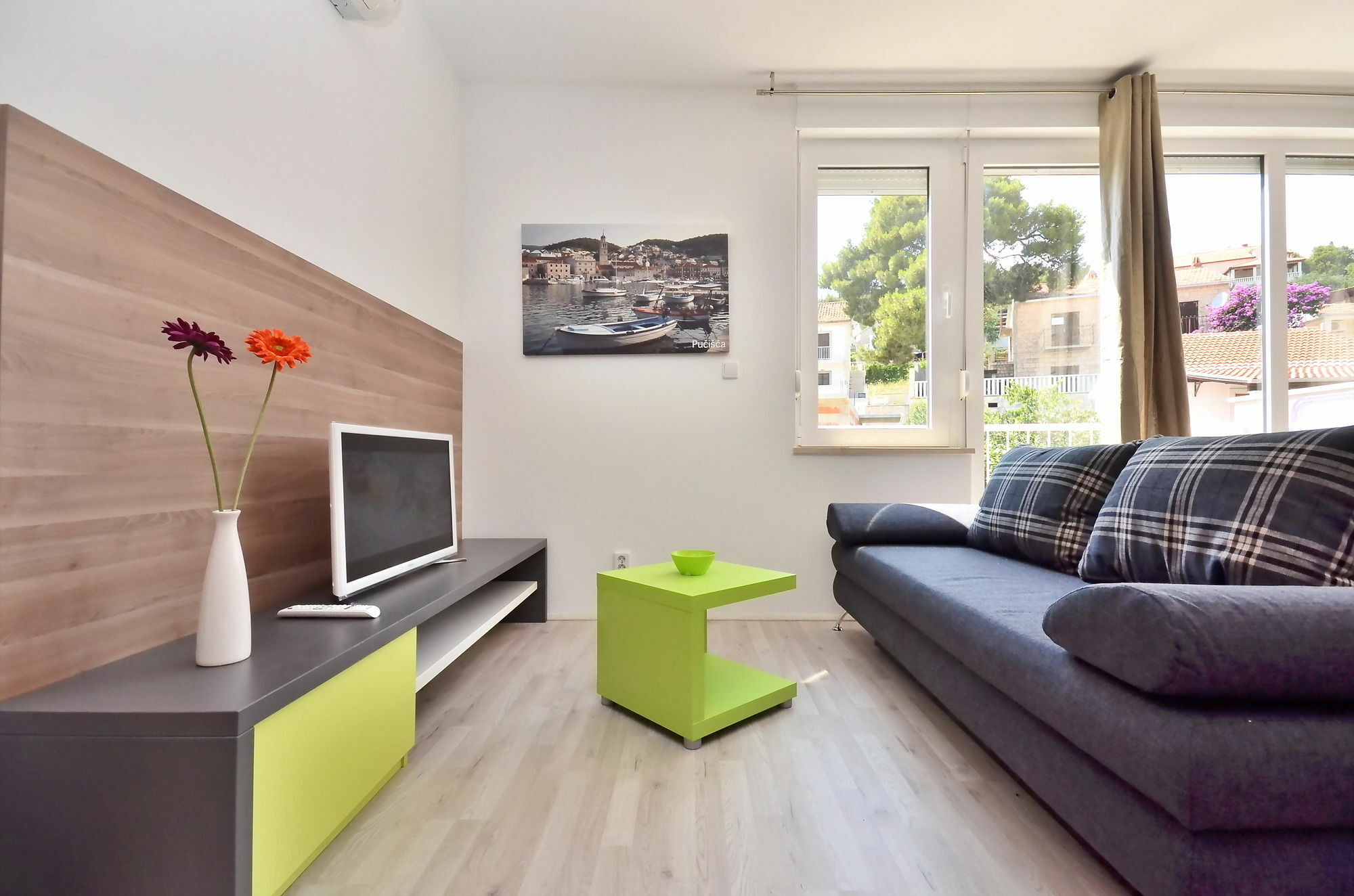 Bretia Apartments Sutivan Luaran gambar